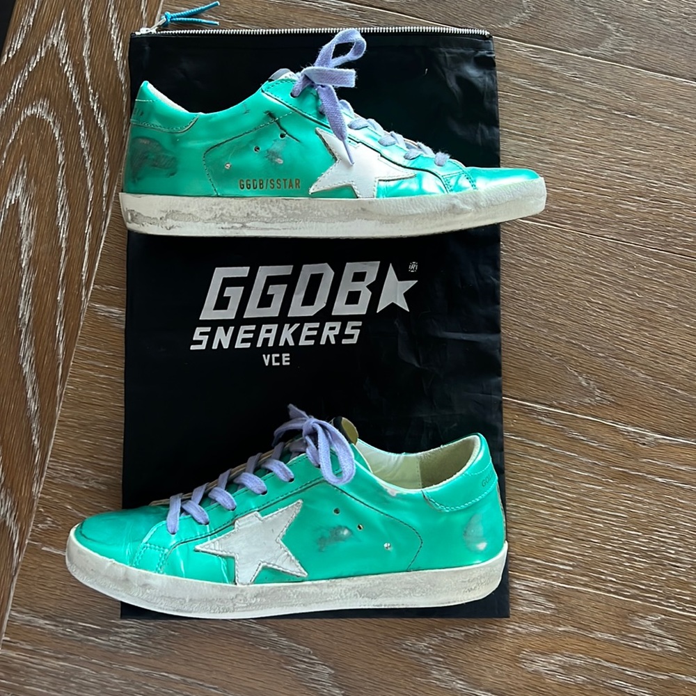 Golden Goose Superstar in metallic green.Excellent condition. size 38
